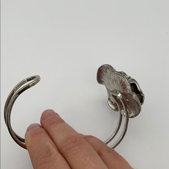 Silver rhinestone studded hinged floral cuff bracelet - Picture 3 of 9